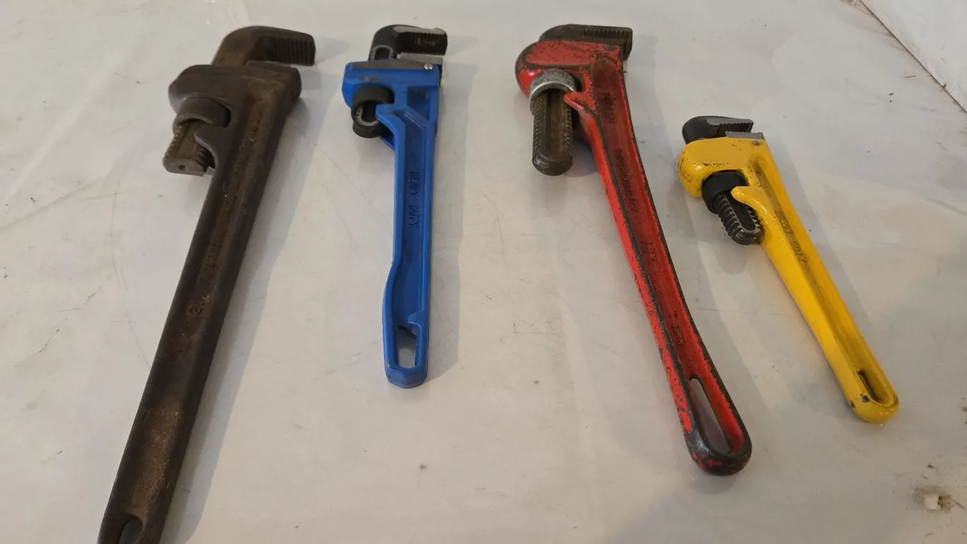 Pipe Wrenches - Adjustable (4)