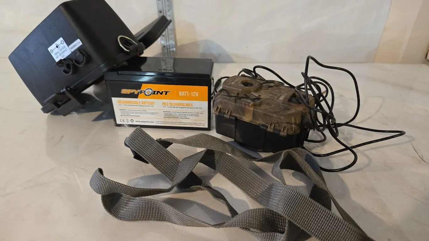 Spy Point Trail Camera w/rechargeable 12v battery - No charger