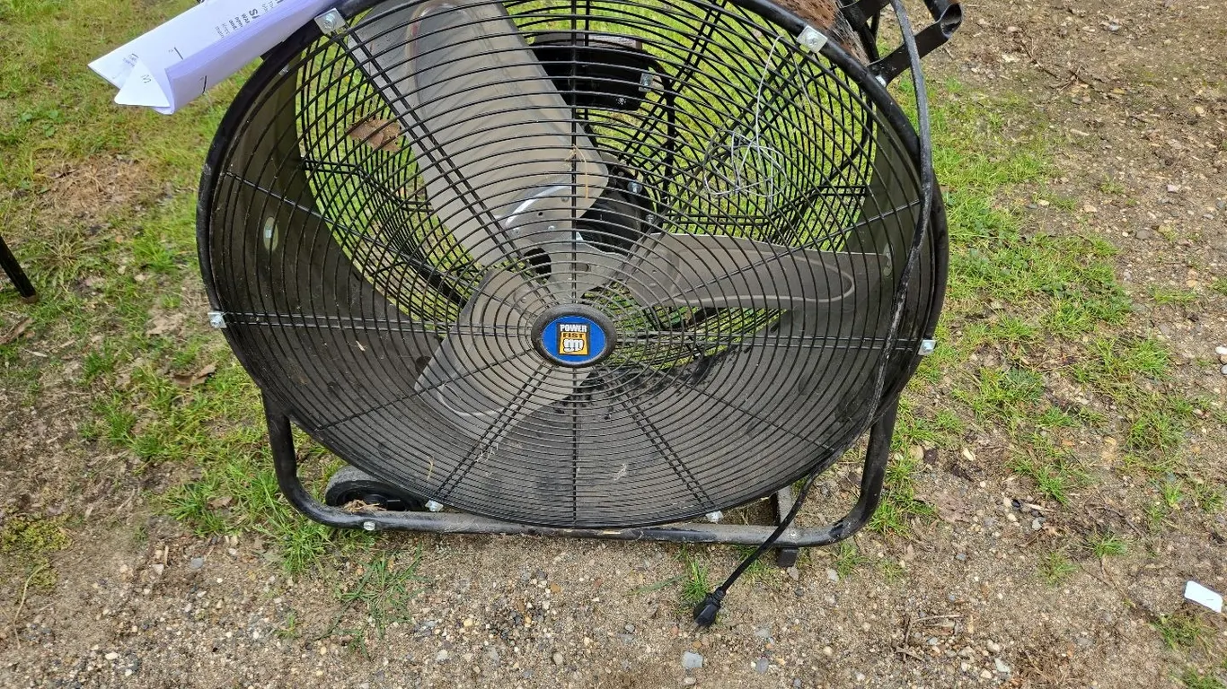 Power Fist 24" Tilting Drum Fan