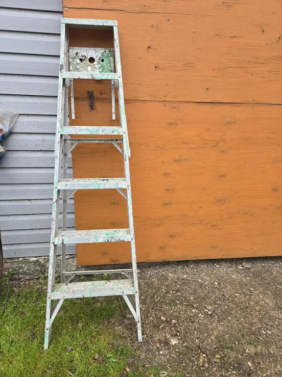 Aluminum Step Ladder - 6 ft.