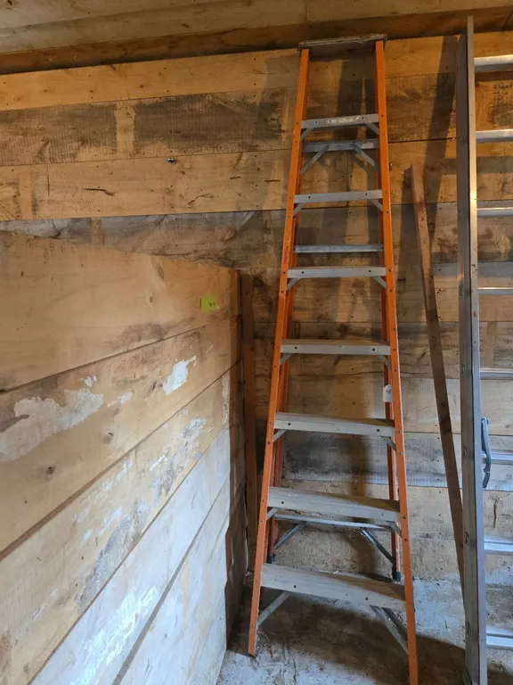 Fiber Glass 8 ft Step Ladder