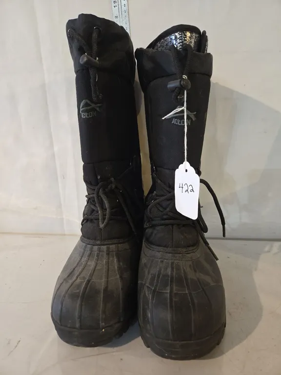 Action Lined Winter Boots, size 9