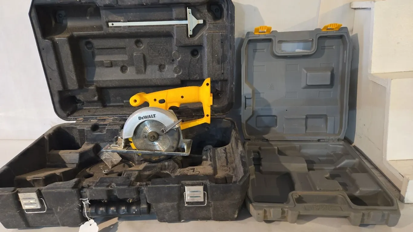 DeWalt Portable Skil Saw, no battery, no charger & empty Ryobi case