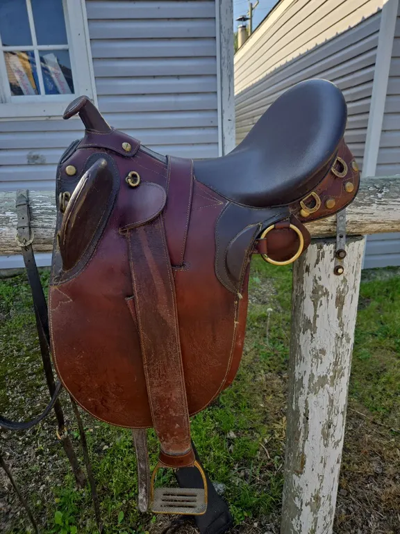Platinum Poley Australian 16" Saddle