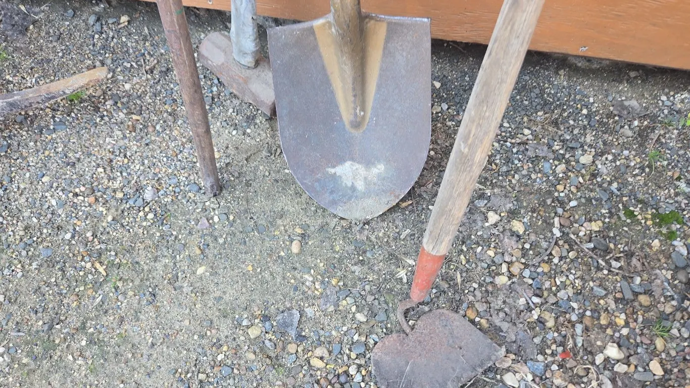 Spade, Hoe, Sledge & Packing Bar