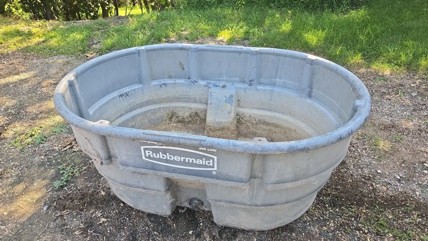 Rubbermaid Water Trough - 150 gallon
