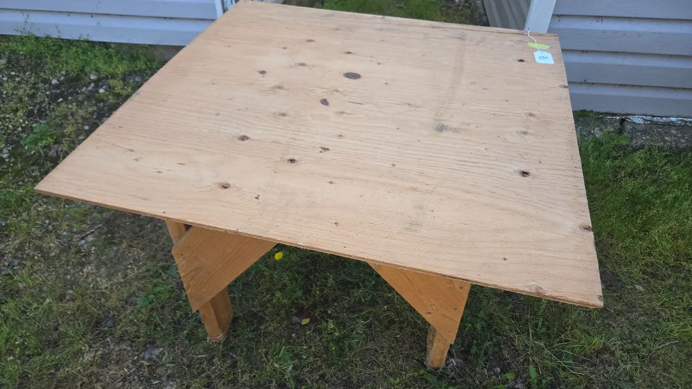 Homemade Saw Horse Table