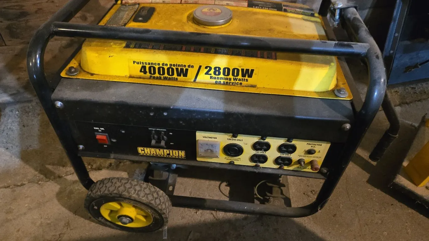 Champion Generator 2800 watt - 4000 peak, gas, pull start