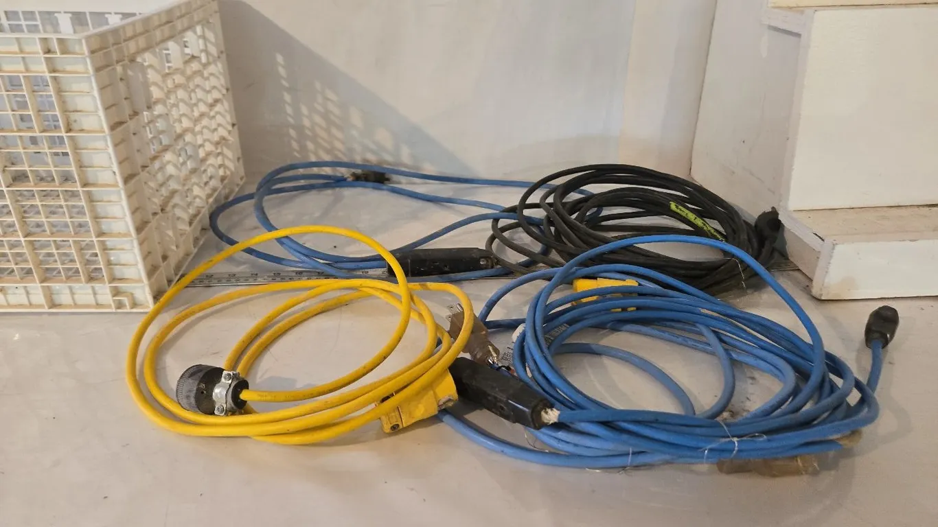 Extension cords (5)