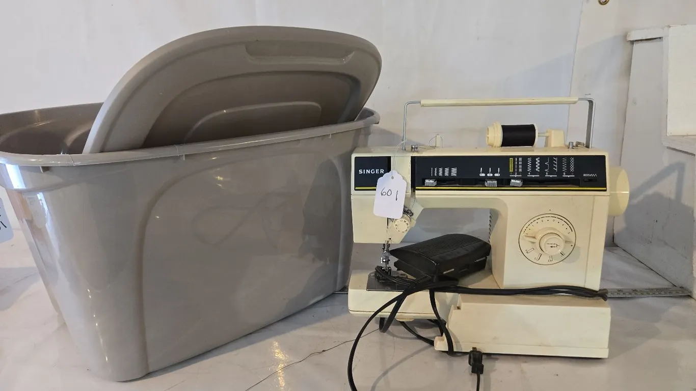 Singer Sewing Machine, includes Tote