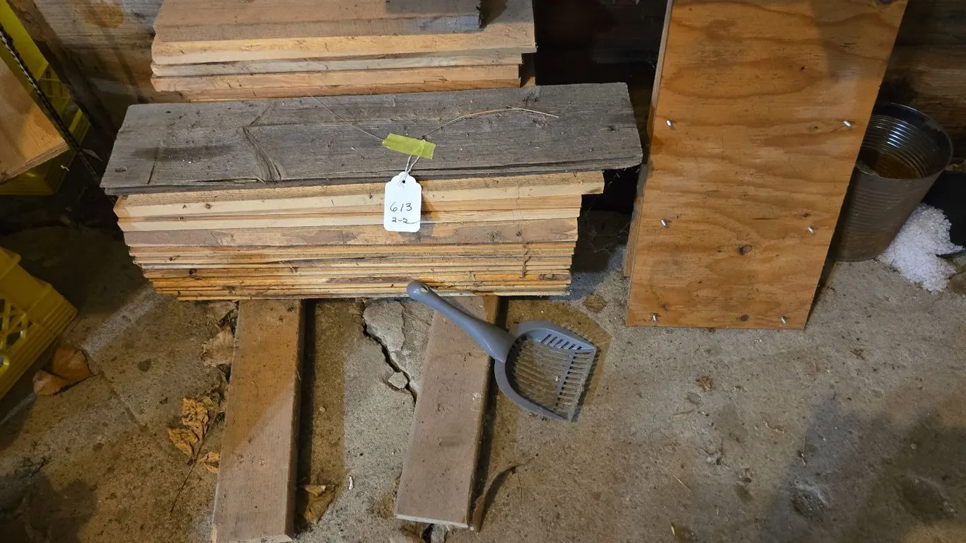 Chunks of sawed lumber - 22 x 5", 47 x 3", 20 x 1 /2", tongue & grove 22 x 3" - many pcs.