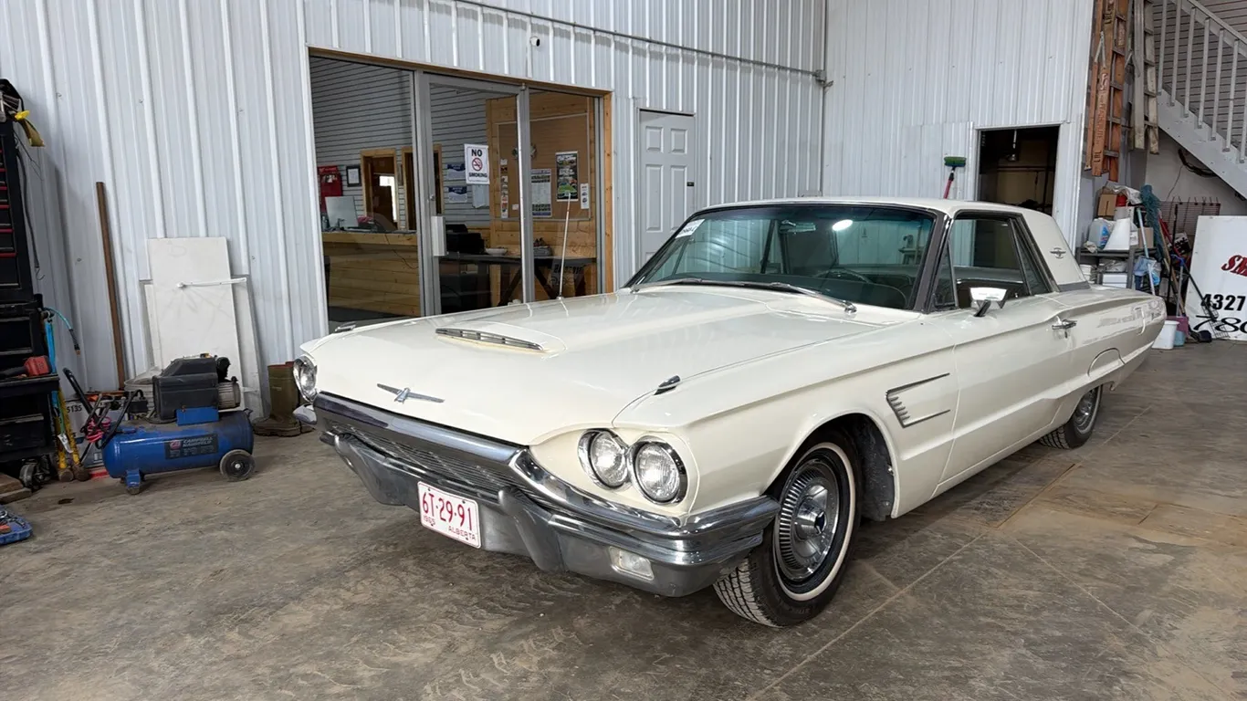 1965 FORD THUNDERBIRD 2 DR CAR - VIN: 5Y83Z151713 - REGISTRATION IN OFFICE