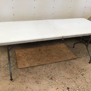Plastic folding table 6‘ x 29“x 29” high, carry handle, needs cleaning but doesn’t appear to have any stains