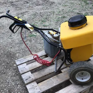 SnowEx deicer applicator, approx 30 L product, no charger, can be charged with regular 12V battery charger, battery life unknown