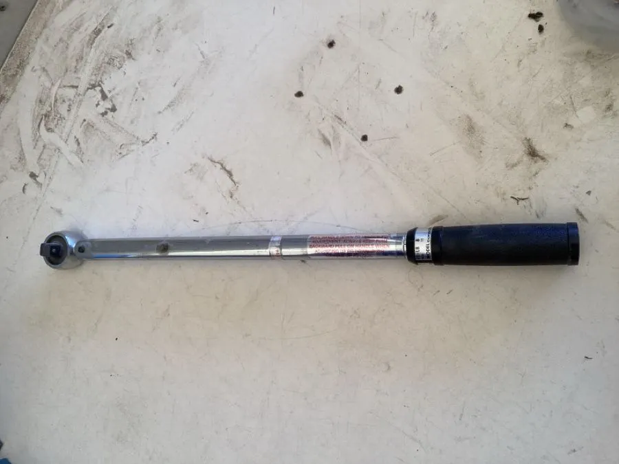 Micrometre adjustable torque wrench
