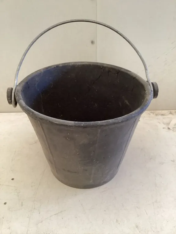 Rubber feed bucket, 12" dia x 10" high