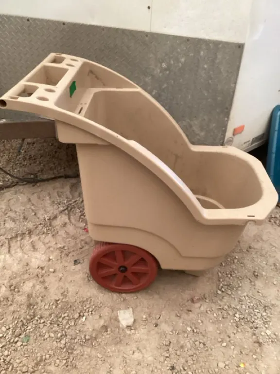 Garden wagon, approximately 19“ x 27“ x 24“