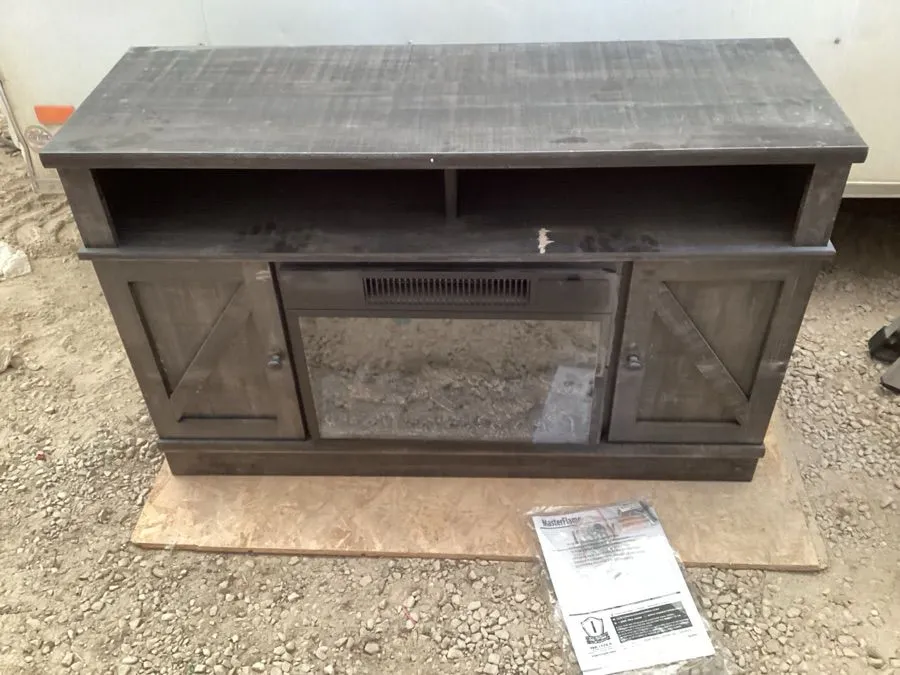 Cabinet with electric fireplace insert, working, 44 1/2“ x 15“ x 27“ high