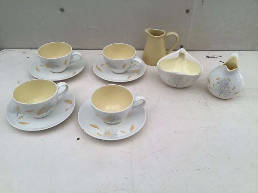 Tea set, cups, saucers, sugar bowl with lid and creamer