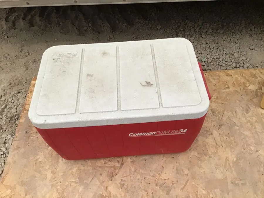 Coleman Polylite 34 cooler, 20 1/2“ x 13“ x 12“ high