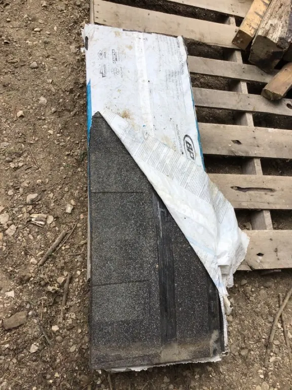 Shingles, 2 bundles, gray Mistique, 42” x 14”