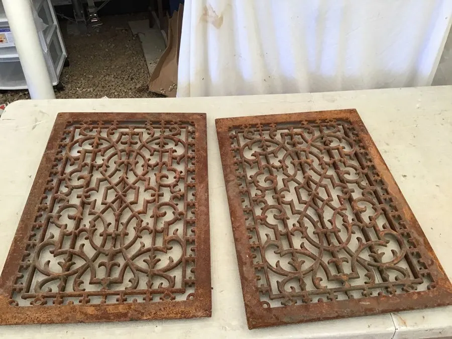 Cast-iron grates, 23 1/2“ x 16“
