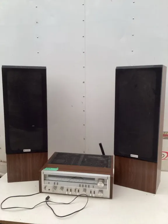 Vintage Pioneer radio with Hitachi speakers, speakers approximately 12“ x 9“ x 34“