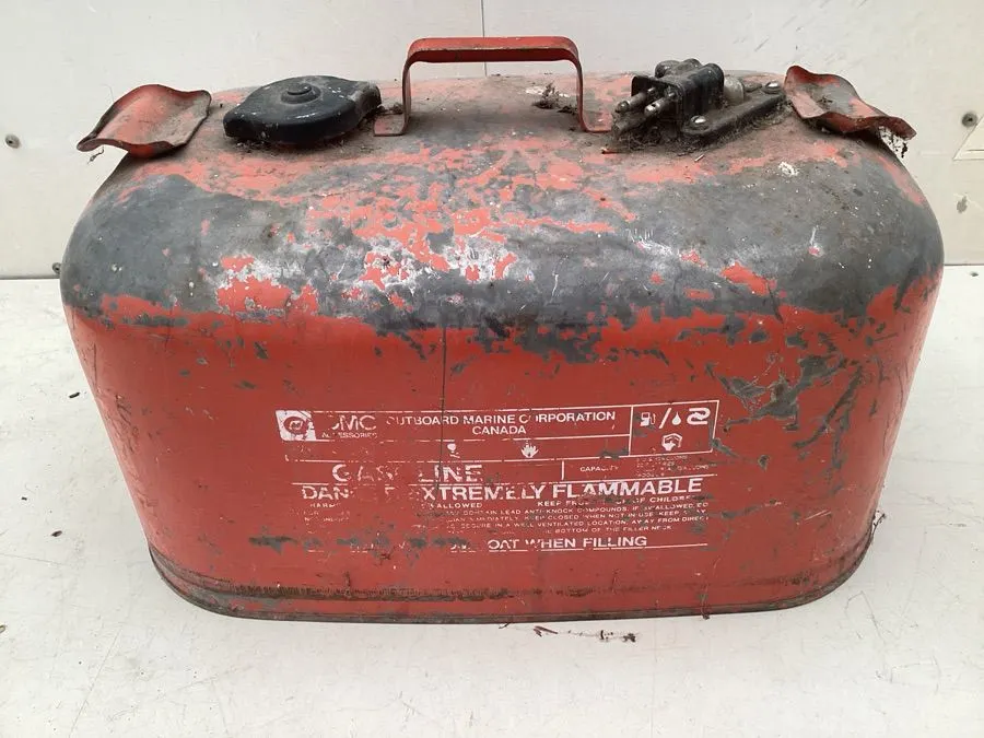 OMC 5 gallon boat fuel can