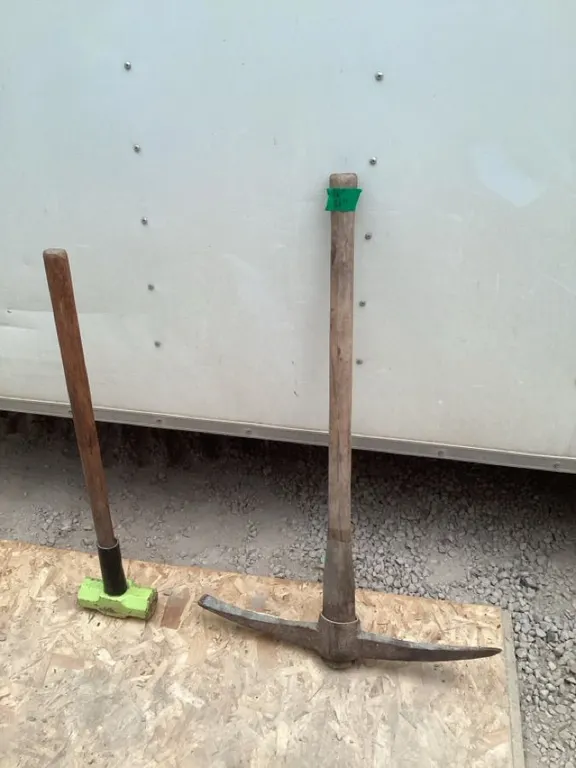 8 pound sledgehammer with 31" handle, pick with 36" handle