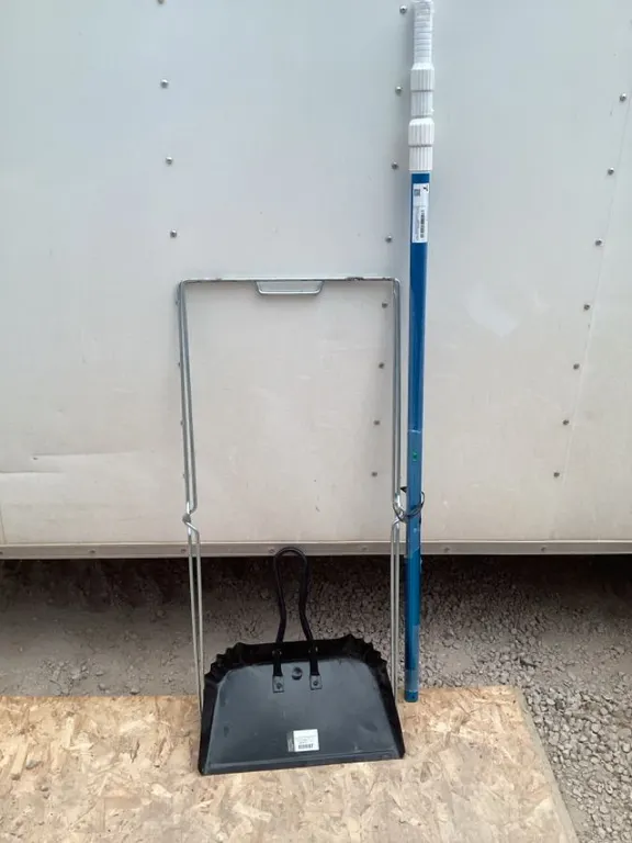Bag holder, steel dustpan, extendible handle
