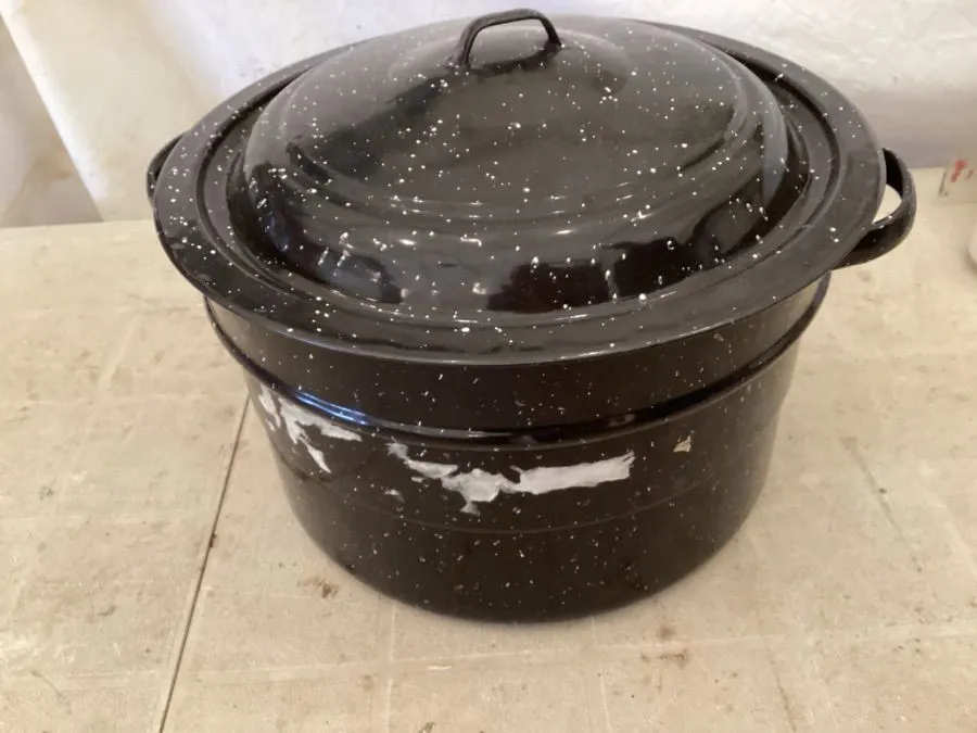 Canner, 14” dia x 8 1/2” high, jar rack, some hard water and rust stains