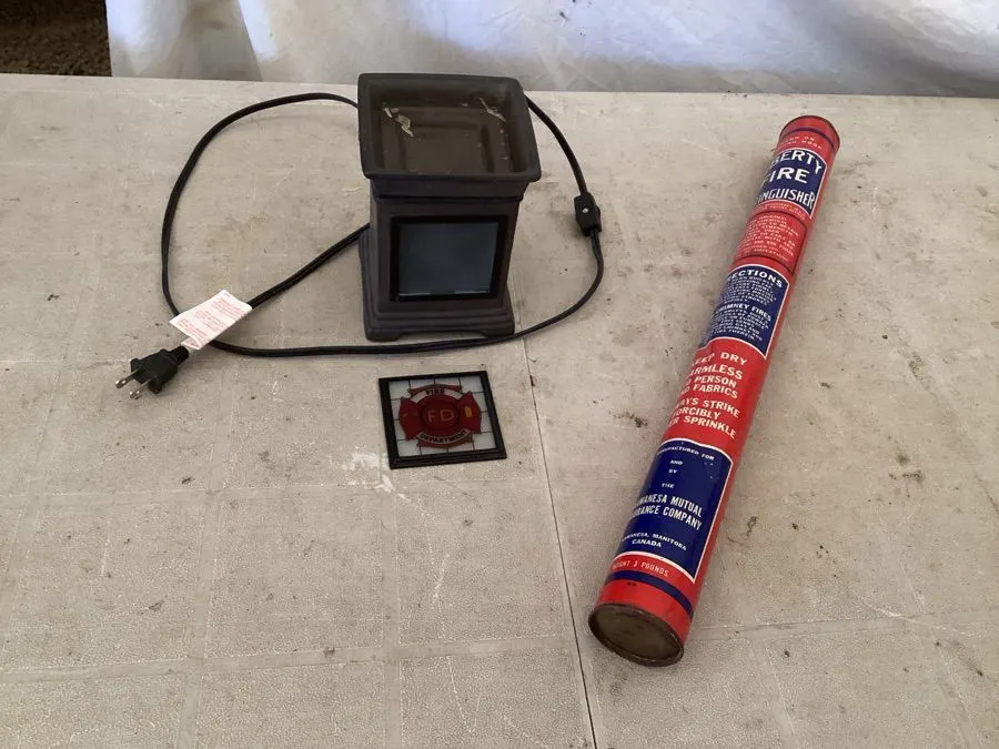 Scentsy wax warmer with magnetic FD plaque, working, Liberty fire extinguisher, condition unknown