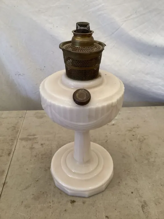 Vintage Lincoln Drape Aladdin milk glass lamp, 6” dia x 14” high, NO chimney