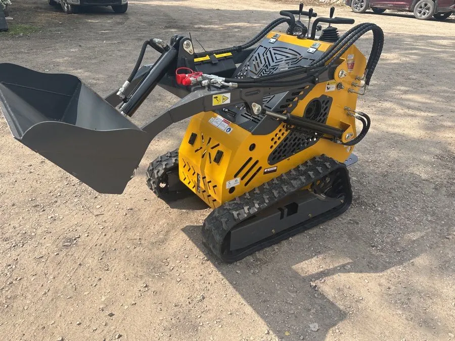 SDLANCH SSL 60 skid steer loader. Stand on platform. Gas engine.