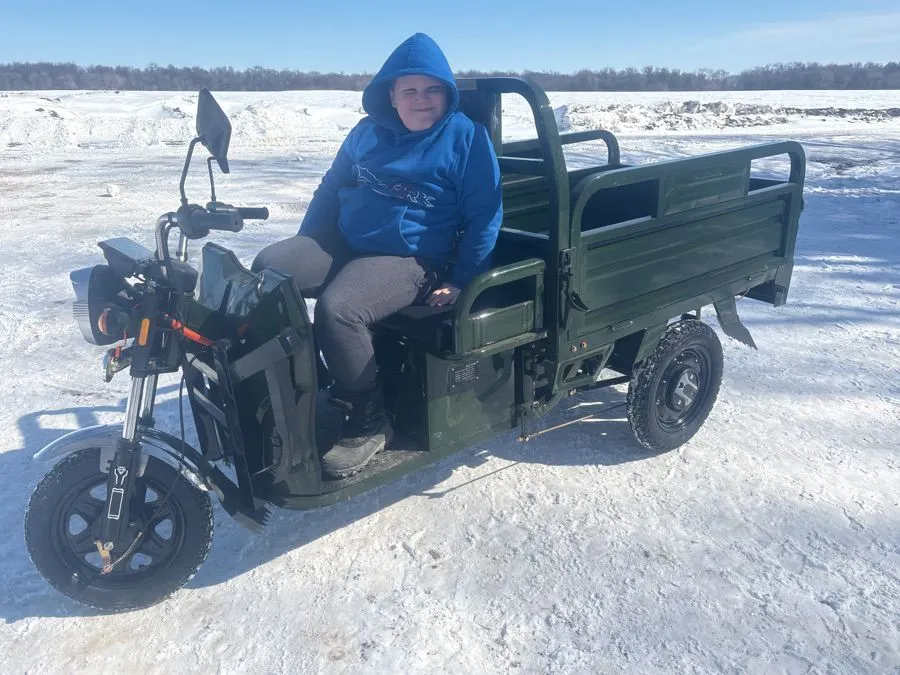 NEW UNASSEMBLED Tricycle style electric utility truck, see video, LIGHTER GREEN, see lot details. File pics. - colour is wrong.