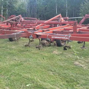IH 4700 Vibrashank cultivator 37' with harrows, tires all good