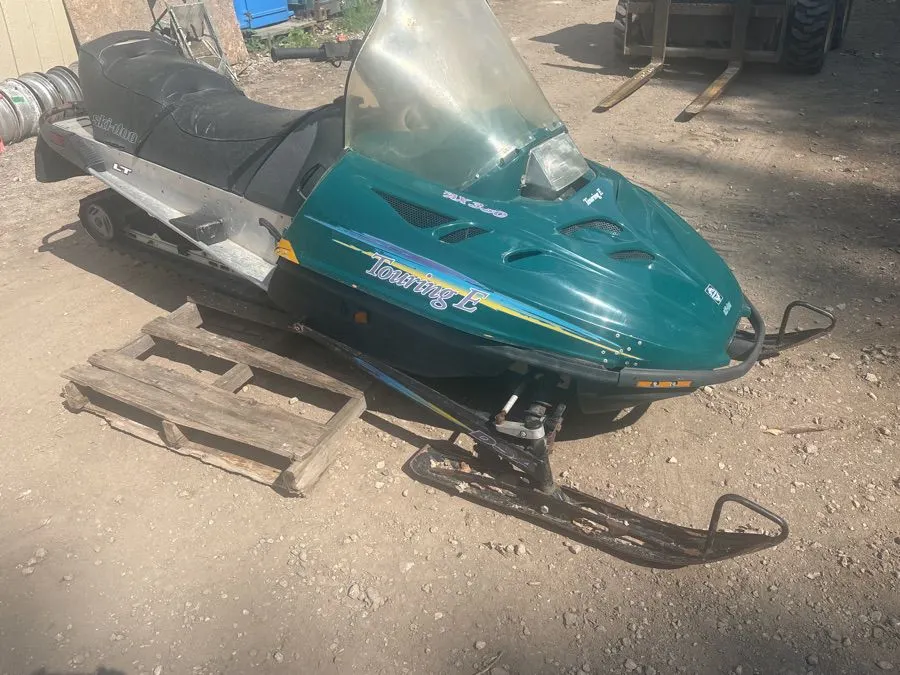 1996 Ski-doo Touring E, long track. Rotax 380 engine. Was last run about 10 years ago, not seized. Electric start - needs battery, Warmers. Missing k