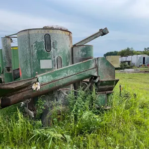 John Deere 700 Grinder Mixer