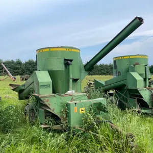 John Deere 700 Grinder Mixer