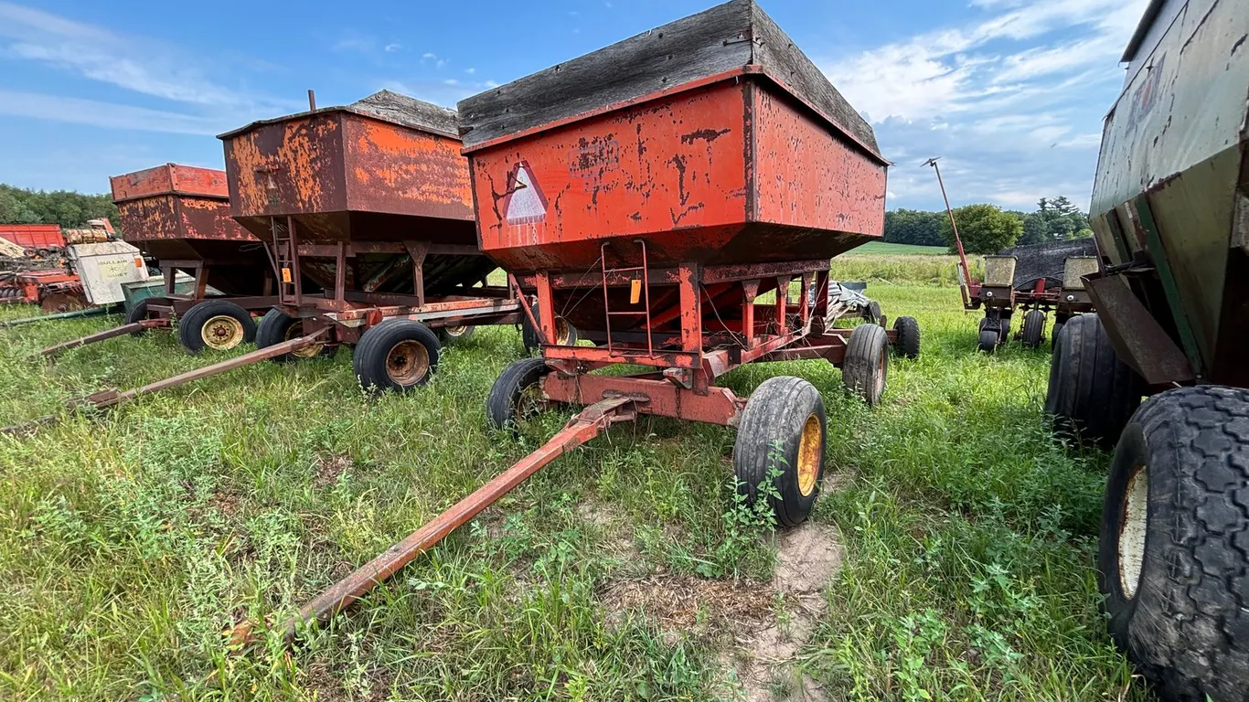 Ficklin 185 Gravity Box on Running Gear