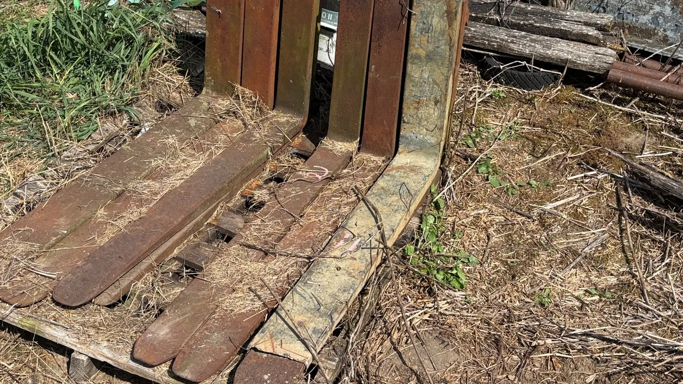 (3) Sets of Pallet Forks