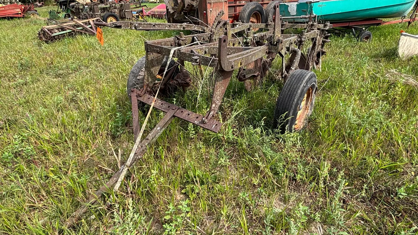 John Deere (3) Bottom Plow