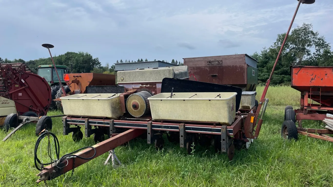 IH 800 Corn Planter