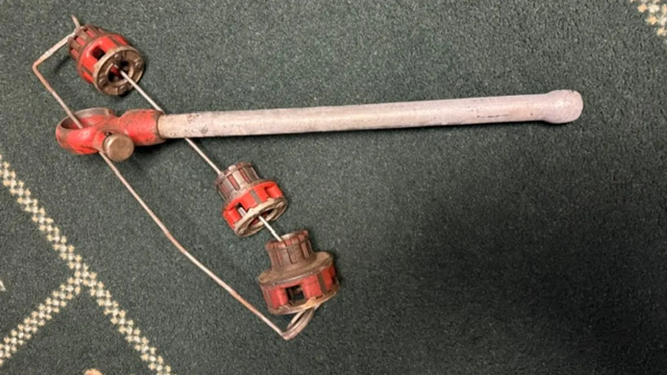 1/2", 3/4", 1" pipe thread die set