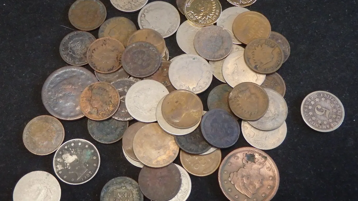 BAG OF CULL US COINS\uFFFd.LARGE CENTS, CENTS, NICKELS, ETC.