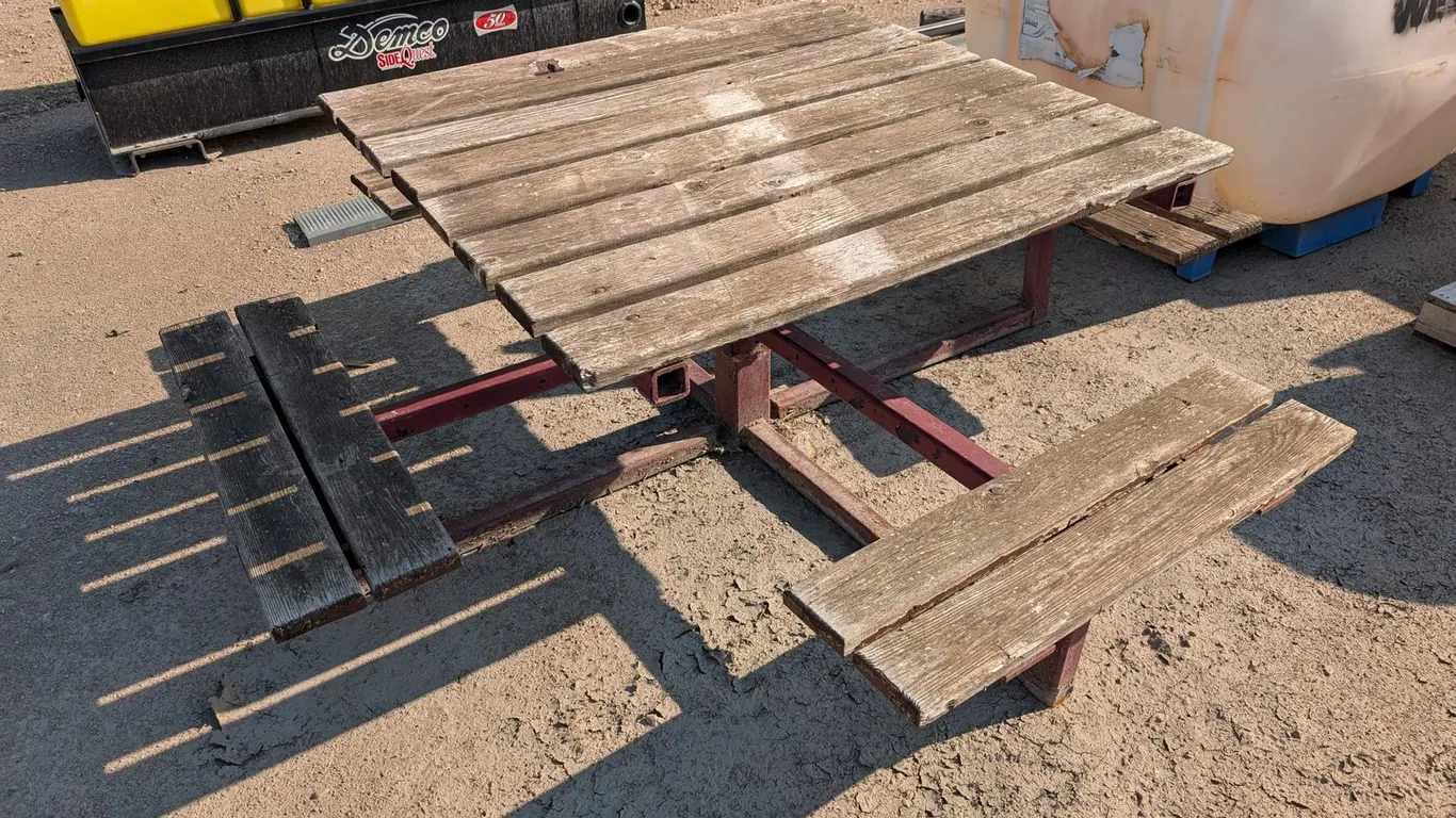 PICNIC TABLE