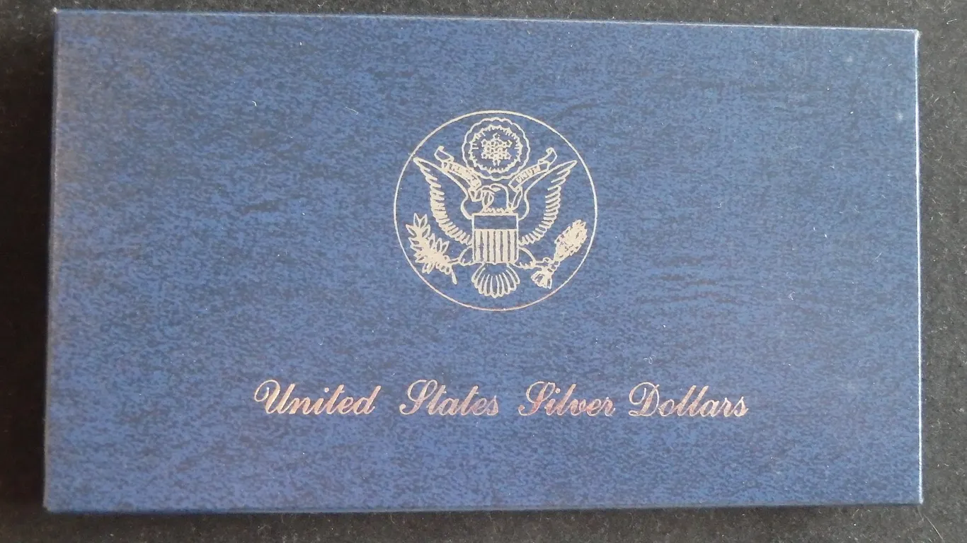 1983 UNCIRCULATED OLYPIC SILVER DOLLAR COLLECTORS SET