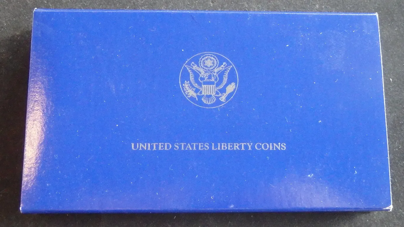 1986 STATUE OF LIBERTY SILVER PROOF SET (DOLLAR AND HALF DOLLAR)