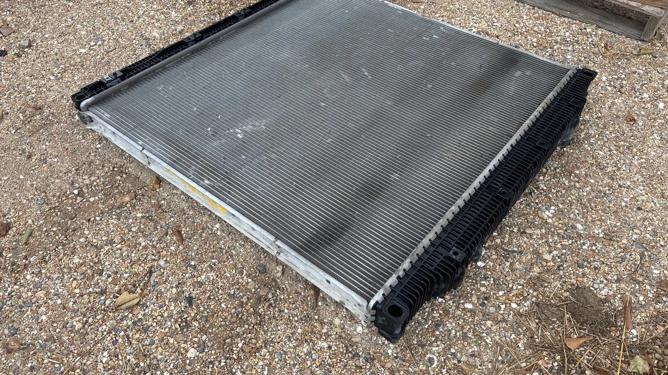 RADIATOR FOR UNKNOWN VEHICLE