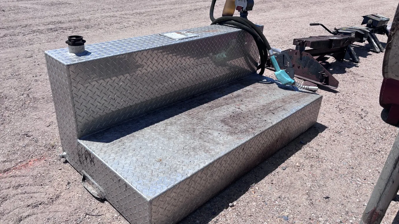 ALUMINUM FUEL TANK WITH PUMP, HOSE AND NOZZLE